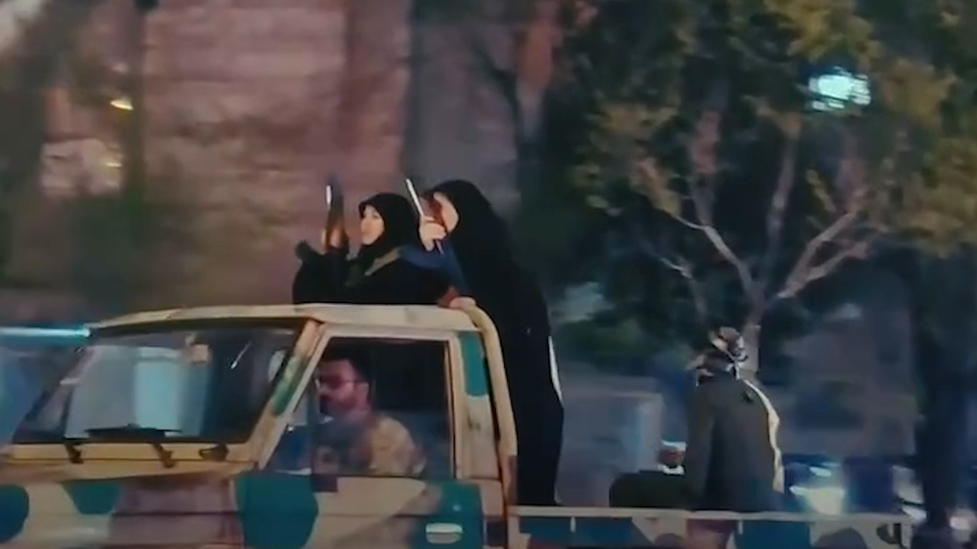 ایرانیان از تشدید سرکوب می‌ترسند: «اگر توافقی صورت بگیرد، مجبور می‌شویم کشور را ترک کنیم»