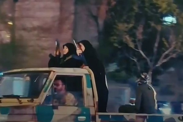 ایرانیان از تشدید سرکوب میترسند: «اگر توافقی صورت بگیرد، مجبور میشویم کشور را ترک کنیم»