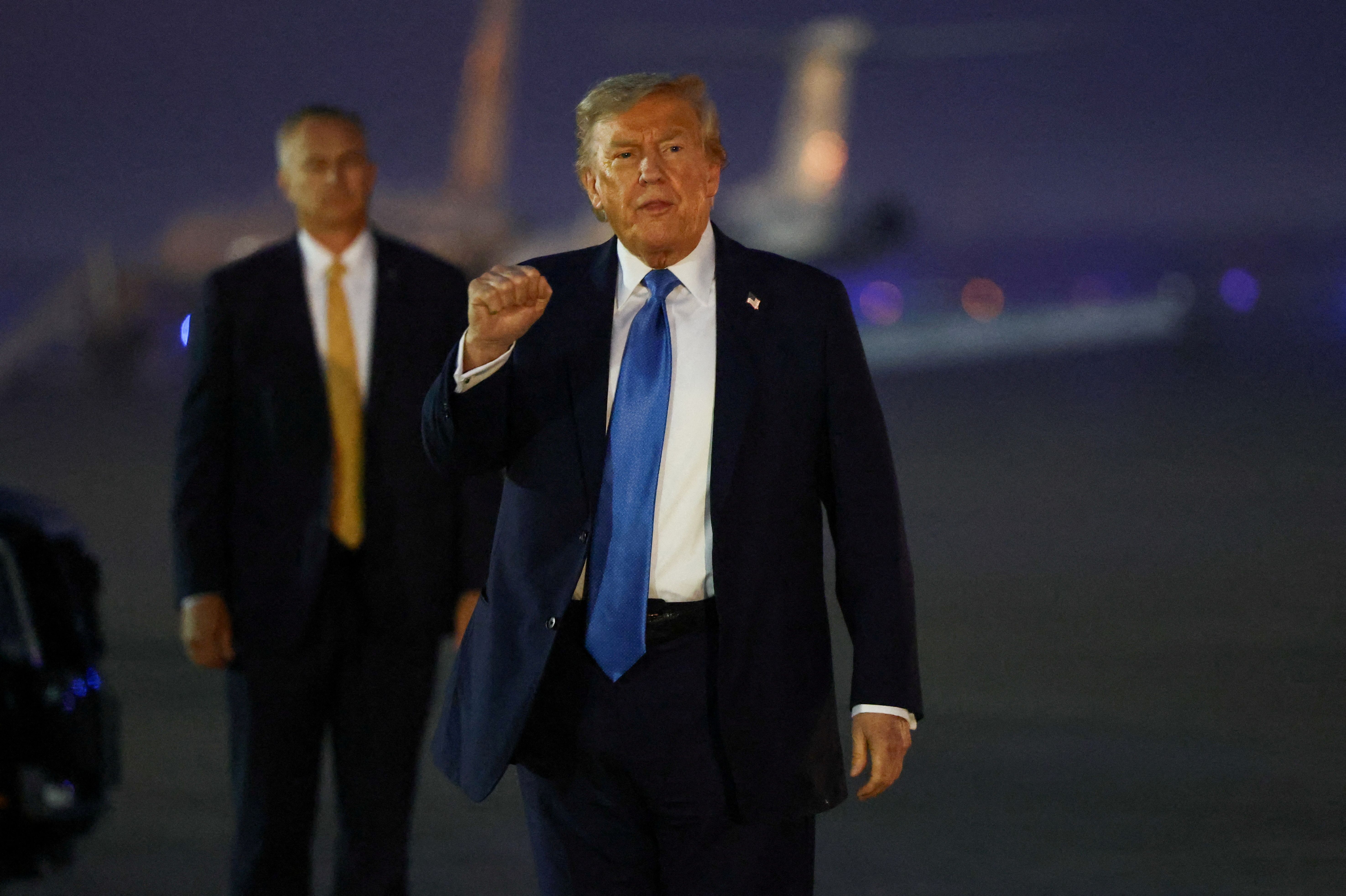 دونالد ترامپ: کنترل کامل و مطلق آسمان ایران را در اختیار داریم