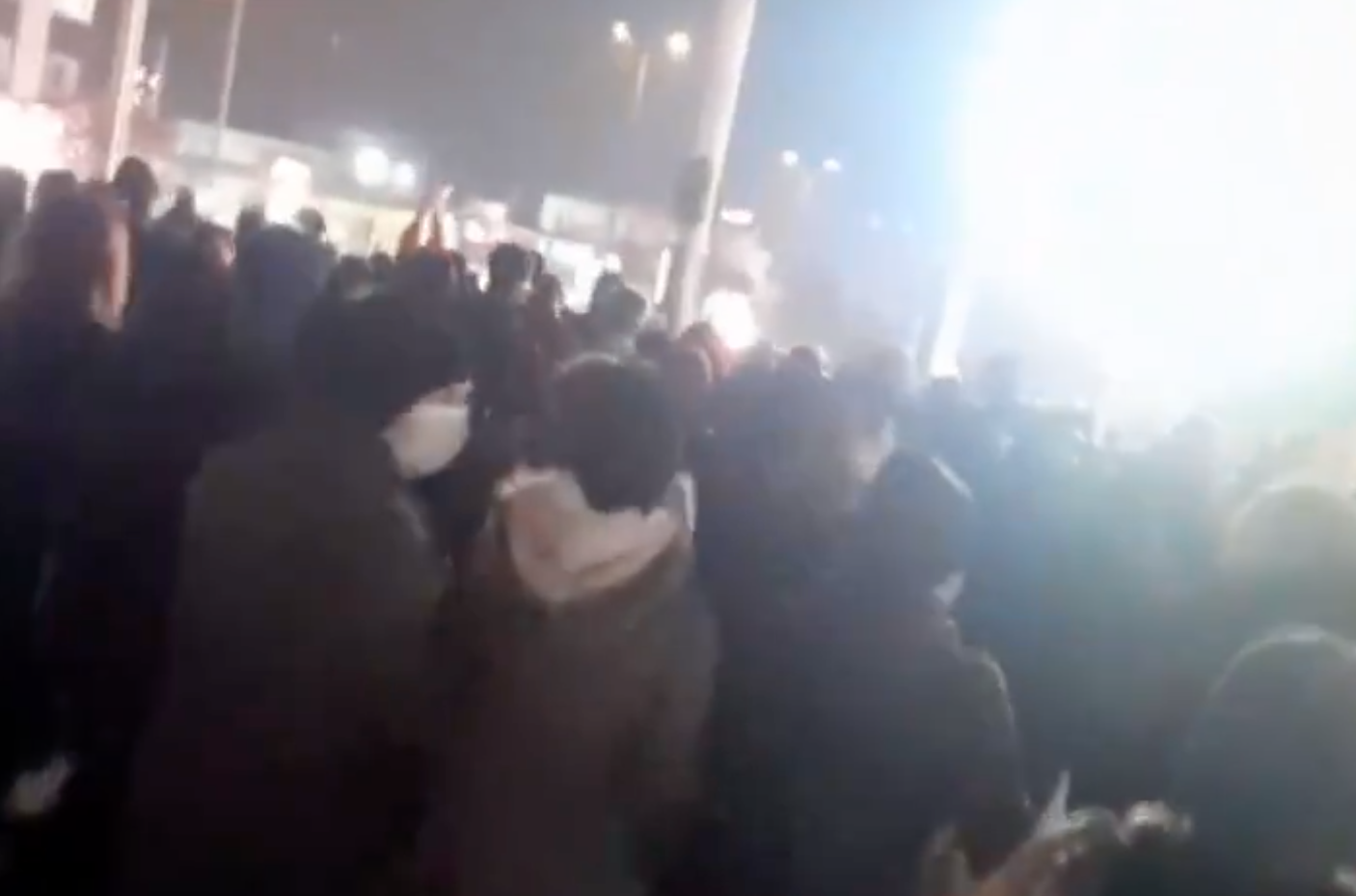 ادامه خیزش انقلابی در نقاط مختلف ایران، همزمان با خشم عمومی از آغاز اعدام معترضان