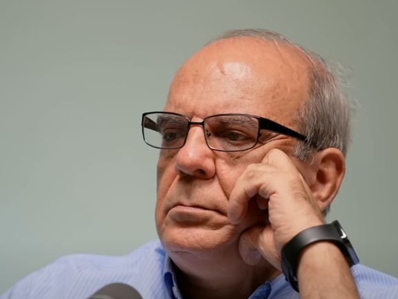 سياسي إيراني معارض يعبر عن قلقه على مستقبل إيران