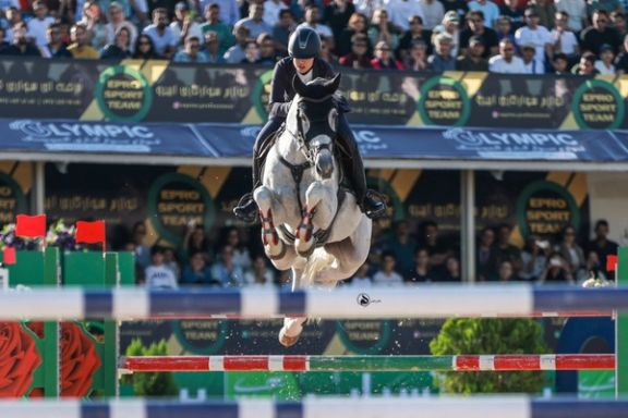 برای نخستین بار در نیم قرن گذشته؛ یک زن قهرمان مسابقات پرش با اسب ایران شد