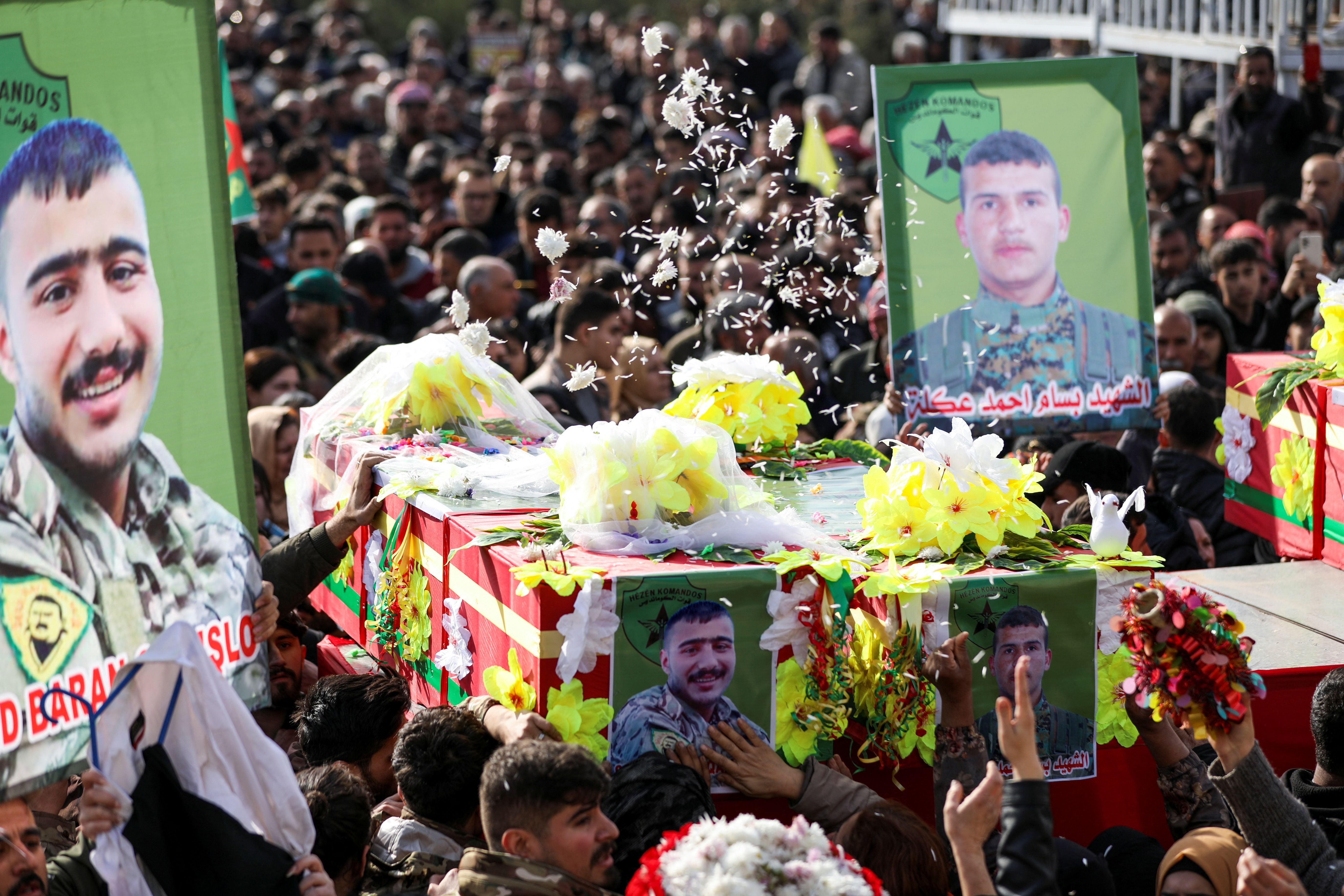 مراسم تشییع پیکر شماری از نیروهای دموکراتیک سوریه، شهر قامشلی، ششم دی