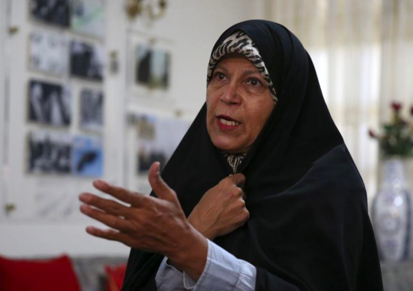 النظام الإيراني يمنع فائزة هاشمي من "النشاط الحزبي" بحجة سجلها القضائي