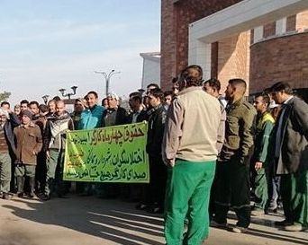 کارگران شهرداری کوت عبدالله اهواز: دیگر پول خرید نان خالی را هم نداریم