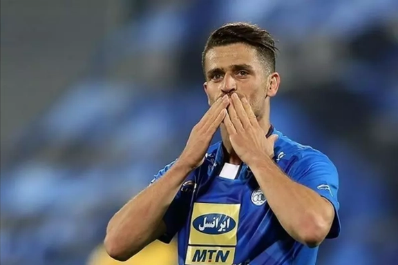 فراخوان کانالهای هواداری؛ تشویق وریا غفوری در دقیقه ۲۱ دربی