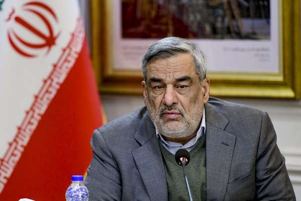 الرئيس الإيراني يقبل استقالة وزير النفط ويعيّن حميد بورد قائمًا بأعمال الوزارة
