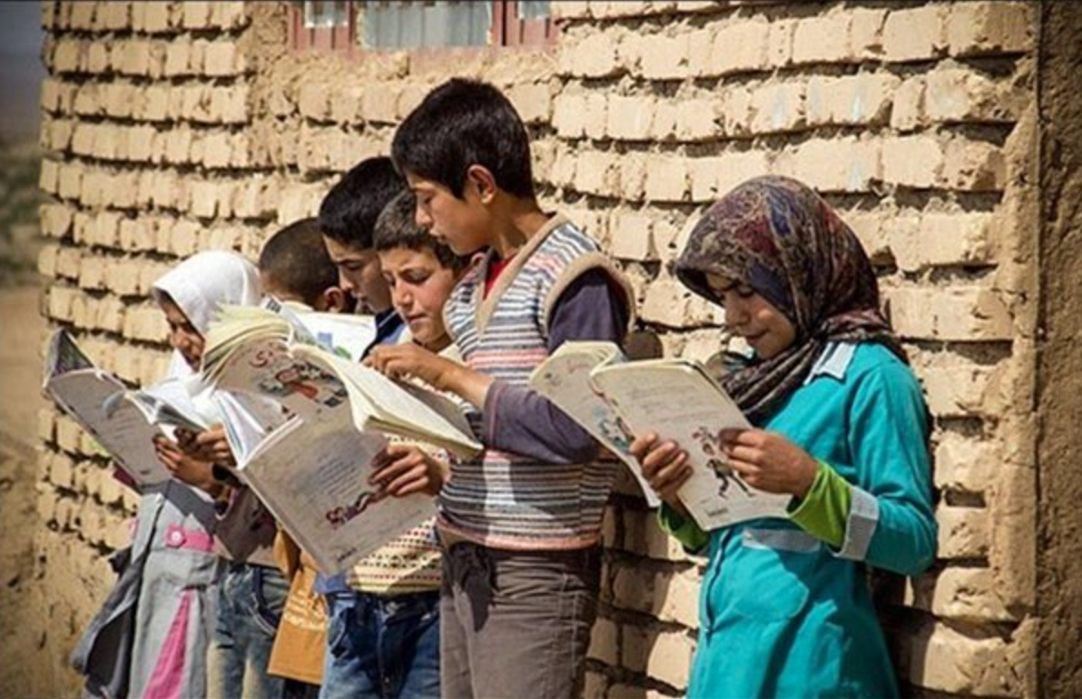 إيران.. 30 % من المراهقين يعزفون عن التعليم.. و20 % من القاصرات متزوجات