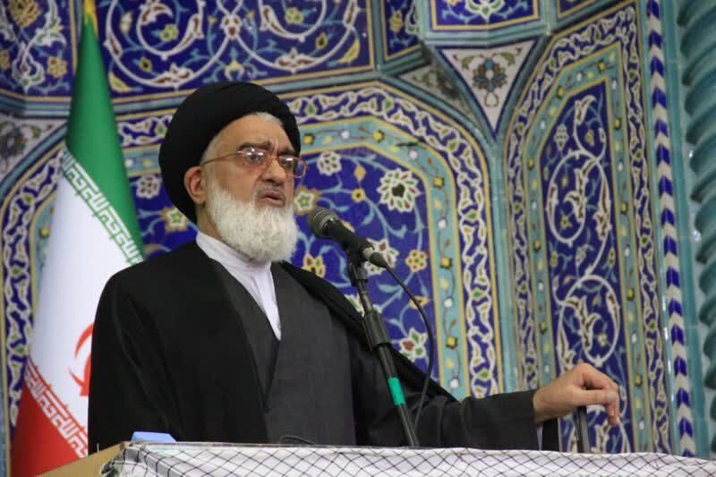 امام جمعه قم: مذاکرات را فرصتی برای تقویت بنیه دفاعی قرار دادیم