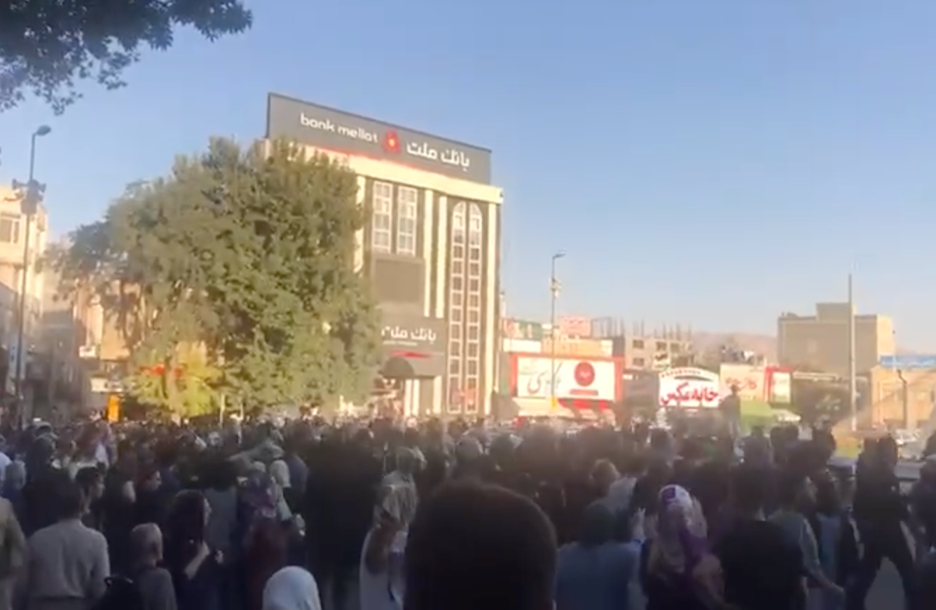 گسترش خشم عمومی از کشته شدن مهسا امینی؛ اهالی سنندج در حمایت از سقز به خیابان آمدند