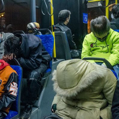 بعد الكشف عن ظاهرة "النوم في الحافلات".. بلدية طهران: وسائل الإعلام تعمل ضدنا