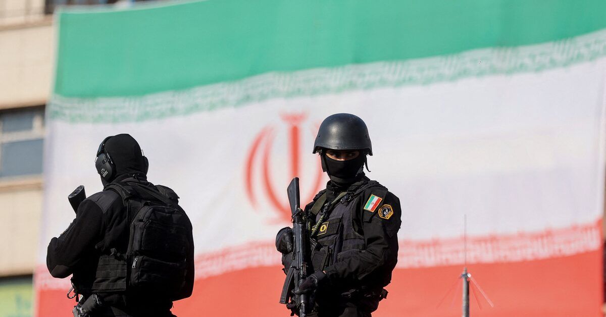 Iran, US say they prefer diplomacy but are ready for combat