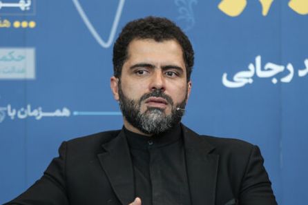 مدیرعامل خبرگزاری دولت: به مردم گفته شود که قرار نیست ۱۰ سال قیمت بنزین ثابت بماند