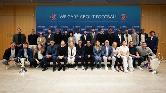 کریم انصاریفرد در جمع ستارههای فوتبال اروپا در دوره آموزشی یوفا