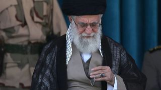 «یک ربع به سقوط»؛ نشانههای فروپاشی در جمهوری اسلامی