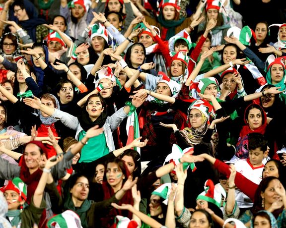 عضو هیات علمی دانشگاه آزاد: جنس حضور زنان در ورزشگاه غیرعفیفانه است