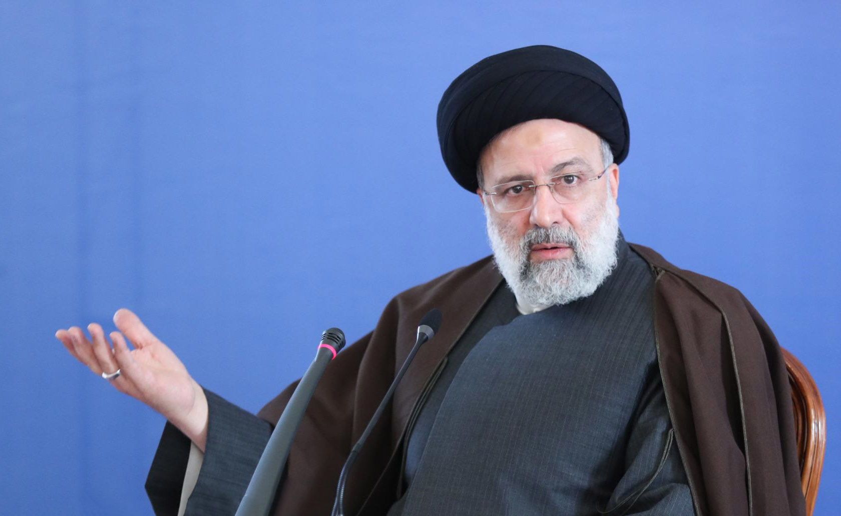 الرئيس الإيراني: شرائح المجتمع محقة في أن رواتبهم منخفضة لكن ماذا سنفعل؟