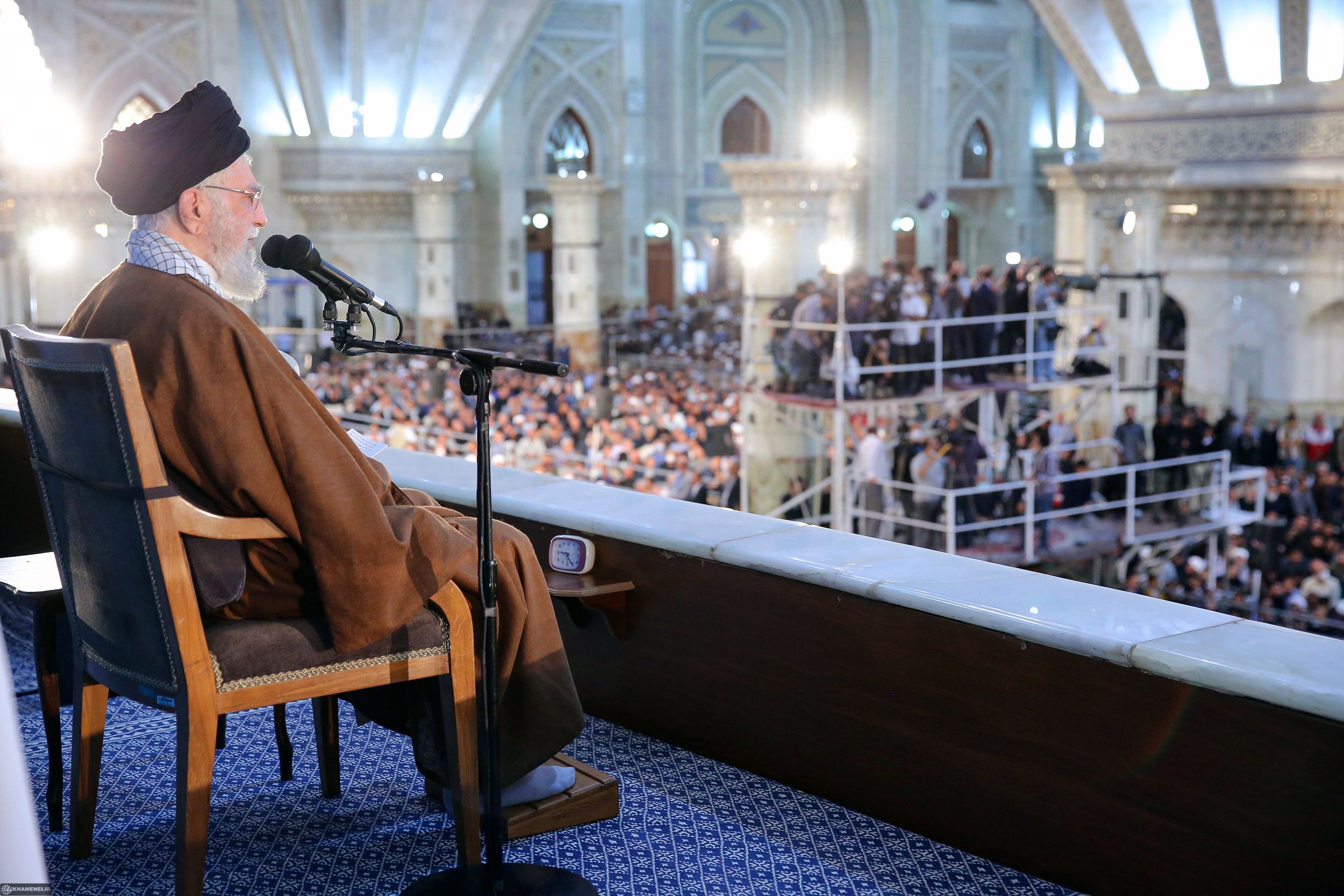 حمله خامنه‌ای به دیدارهای مخالفان جمهوری اسلامی با مقامات غربی و «اوباش» خواندن معترضان