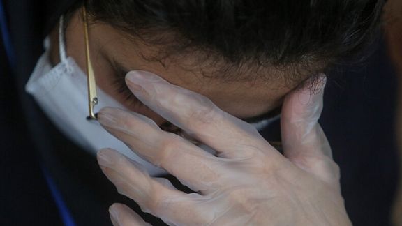 دانشآموزی که برای تقلب در گوشش گیرنده دیجیتال گذاشت با خونریزی لو رفت