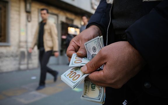 رییس هیات موسس کانون صرافان: میتوان انتظار داشت نرخ دلار به ۴۰ هزار تومان برسد