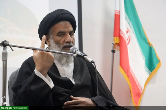 نماینده خامنهای در خوزستان: مردم به انقلاب اسلامی پشت نمیکنند