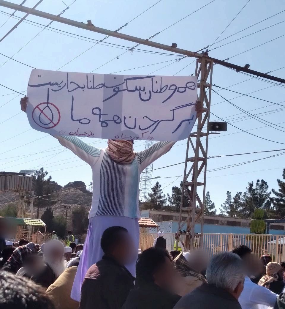 زعيم السنة في إيران: لا يمكن الحفاظ على النظام بالسلاح والاعتقال