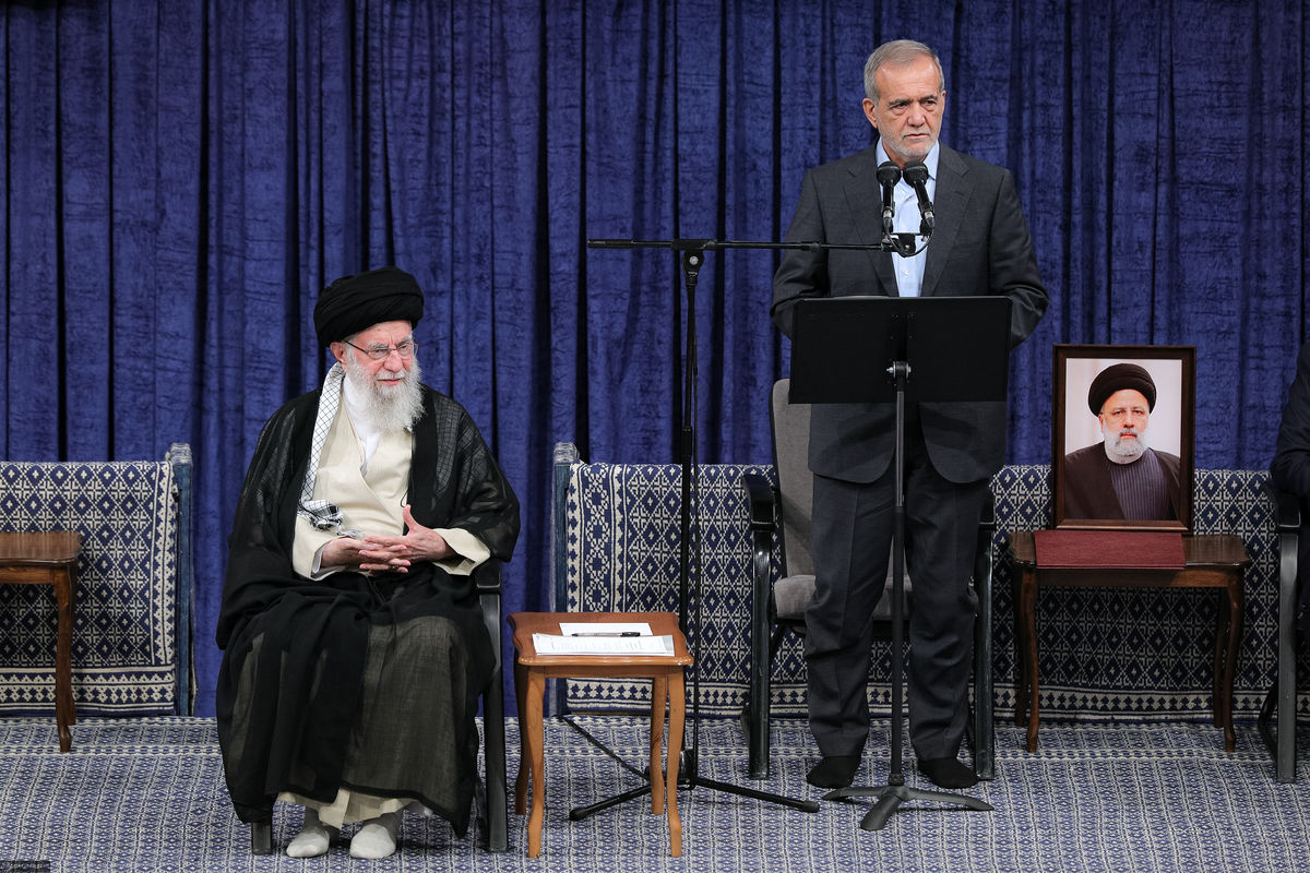 ترمیم اقتدارگرایی جمهوری اسلامی با گذار از قاضی به پزشک