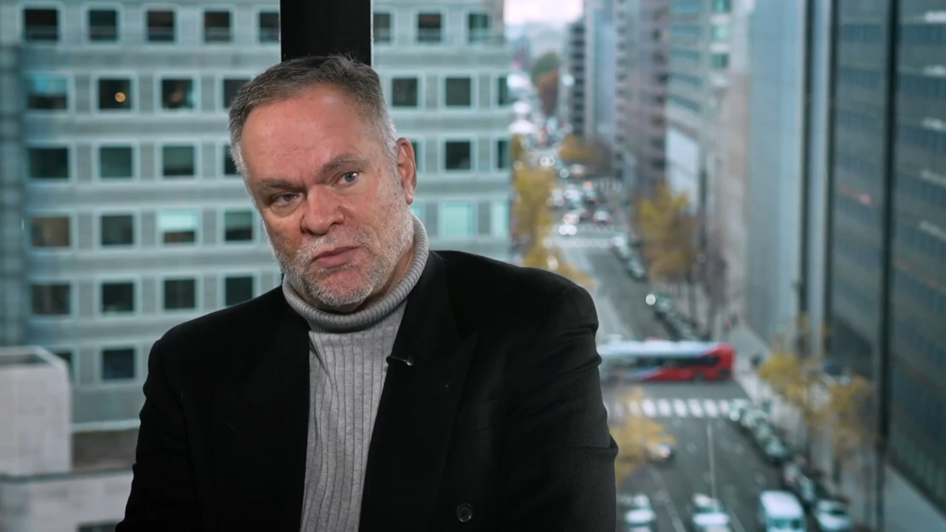 مامور پیشین سیا: جمهوری اسلامی ضعیف‌شده بدون جنگیدن سقوط نخواهد کرد