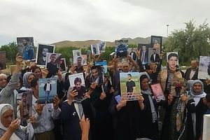 دهها دادخواه، خواستار رفع فشار بر خانوادههای دادخواه و آزادی فوری بازداشتیها شدند