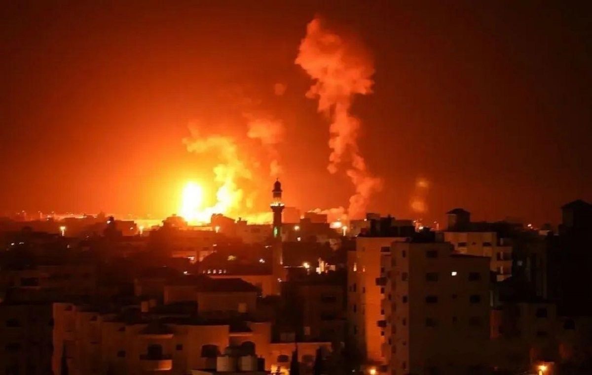 تصویری از آتش‌سوزی انبار نفت شهران در بامداد ۲۵ خرداد