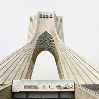 The tipping point: How regimes really collapse