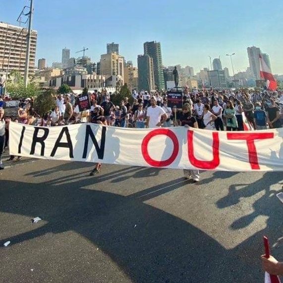تظاهرات کنندگان لبنانی در سالگرد انفجار مرگبار بندر بیروت شعار «ایران برو بیرون» سر دادند