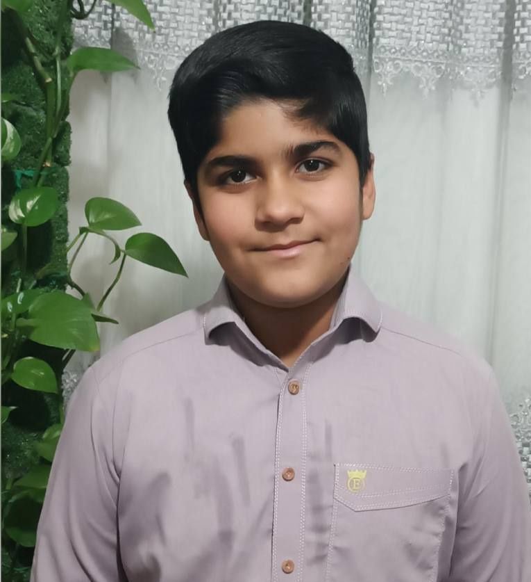 میثم جهان‌تیغ‌مفرد، کودک ۱۱ ساله، برای خرید نان بیرون رفت و با گلوله کشته شد