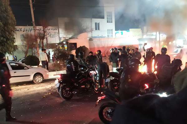 القمع على طريقة بشار الأسد.. الحرس الثوري حوّل مدن طهران إلى ساحات حرب خلال الاحتجاجات