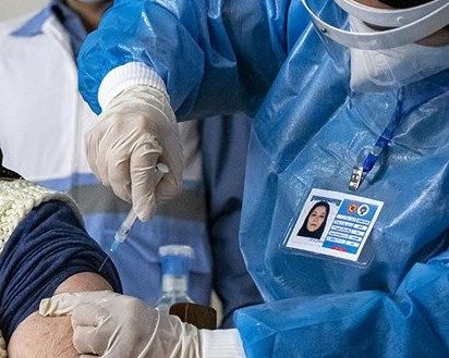 استاد دانشگاه علوم پزشکی تهران: تاکنون کمتر از سه درصد جمعیت ایران واکسن دریافت کردهاند