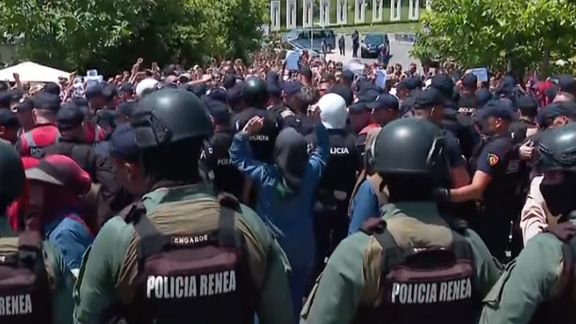 شورای ملی مقاومت از حمله ناگهانی پلیس آلبانی به اردوگاه اشرف و کشتهشدن یک عضو خود خبر داد