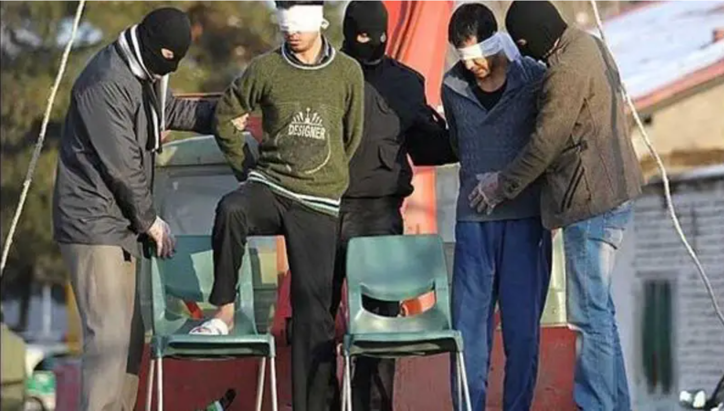 مئات النشطاء يدعمون حملة "لا للإعدام" في إيران.. ويؤكدون: النظام يعالج أزماته بـ"الشنق"