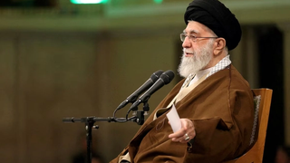 خامنهای تسلیم مذاکره مستقیم با ترامپ شد