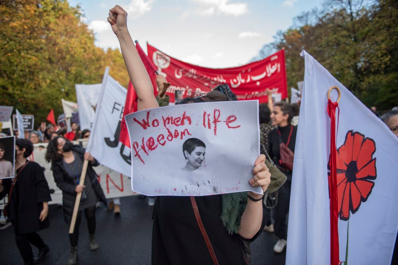 اعتقال 70 صحافيا في إيران منذ بداية الاحتجاجات.. نصفهم رهن الاحتجاز