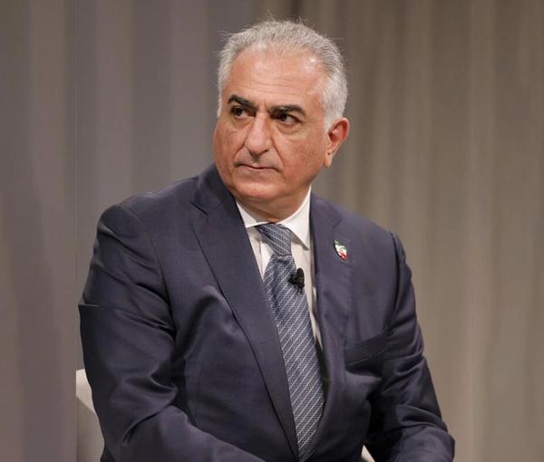 ولي عهد إيران السابق يدعو الإيرانيين للتضامن وبداية ثورة جديدة في ذكرى وفاة مهسا أميني