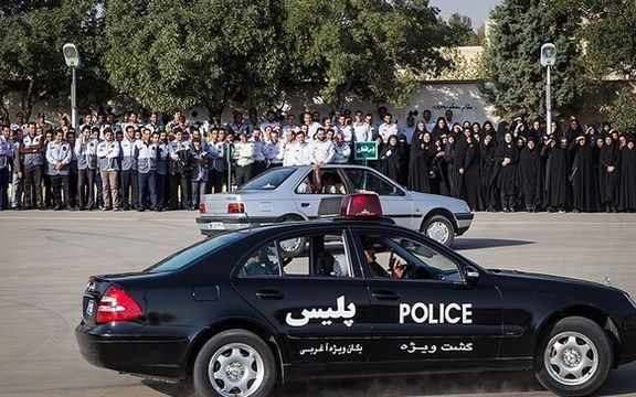 إطلاق نار من قبل قوات الأمن الإيرانية على سيارة وإصابة امرأتين