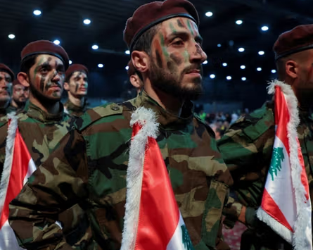 تقارير: إيران تختبر مسارات بحرية جديدة لتهريب الأسلحة إلى حزب الله