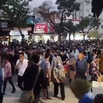 في اليوم الثالث من الاحتجاجات.. رصاص الأمن الإيراني للرد على هتافات "الموت لخامنئي"