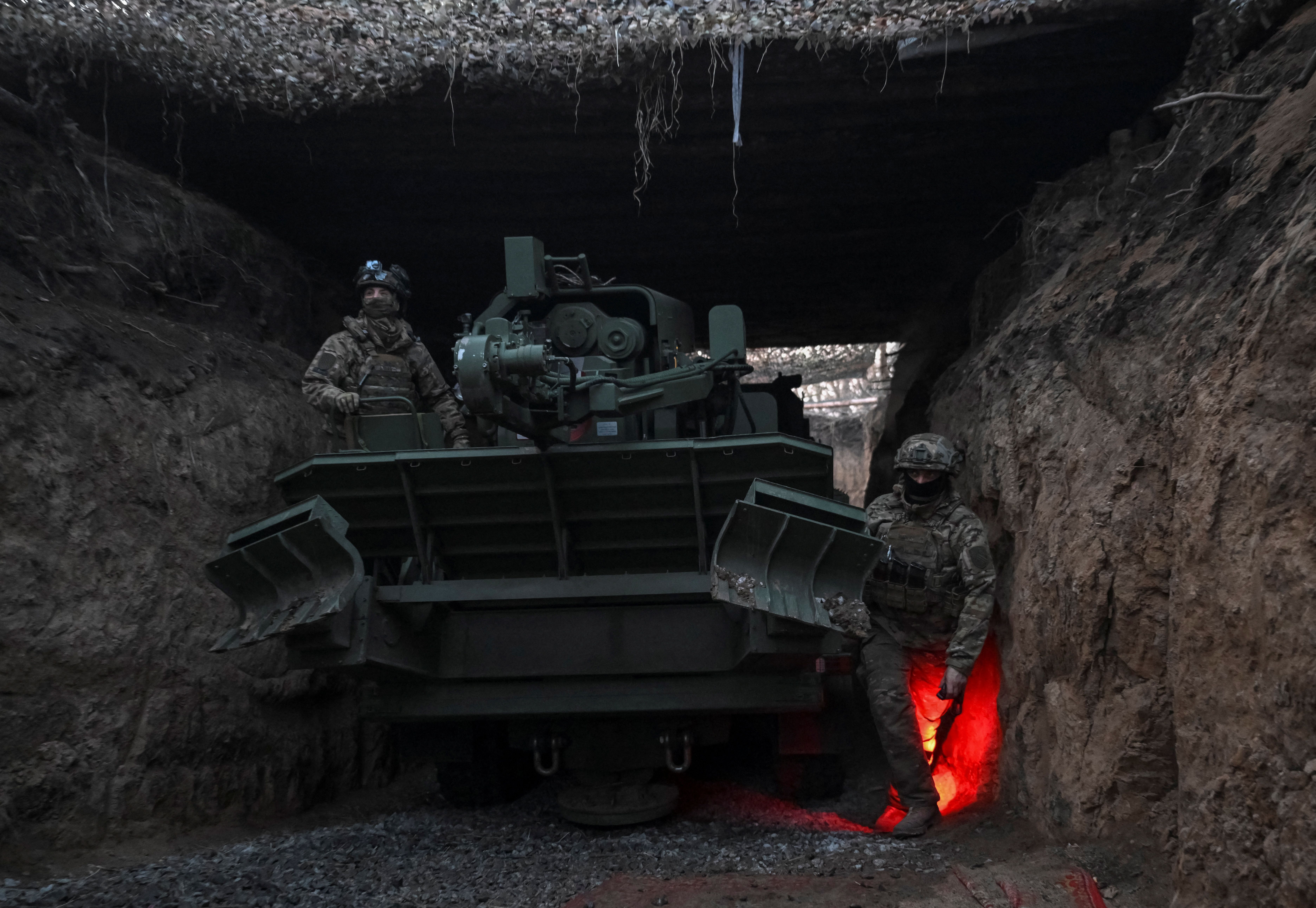 نیروهای اوکراینی در خط مقدم نبرد با روسیه، منطقه زاپوریژیا، ۱۵ اسفند