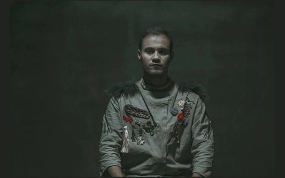 مصطفی پوریوسف، نویسنده و کارگردان نمایش که نقش رودریک را بازی میکند