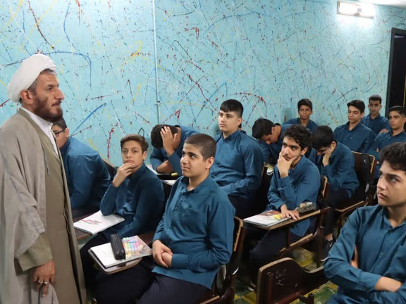 احتمال غیرحضوری شدن تحصیل دانشآموزان در تهران بهدنبال تشدید بحران انرژی