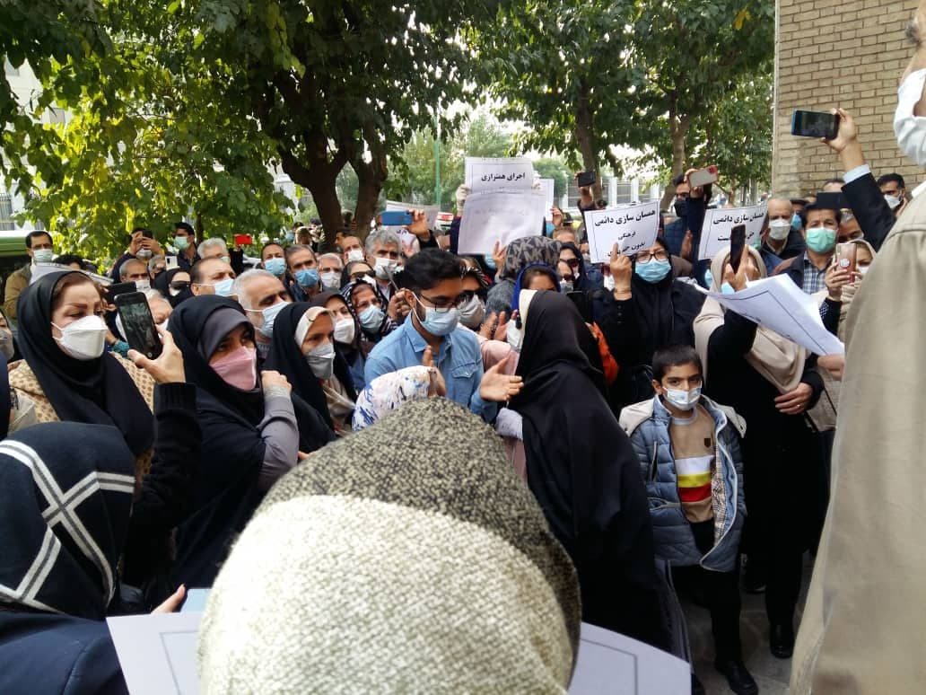 تجمع سراسری معلمان در اعتراض به اجرا نشدن طرح رتبه‌بندی و برخوردهای امنیتی