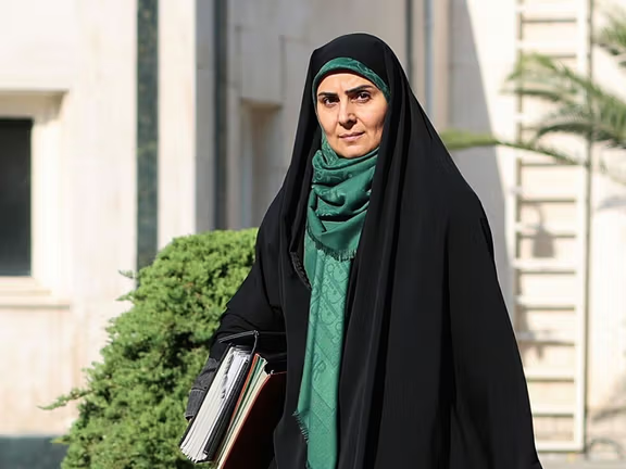 وزيرة الطرق الإيرانية ترفض التفتيش الأمني في مطار أردبيل وتقيل مديره بعد الواقعة