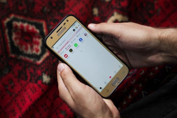 Iran journalists under fire for privileged internet access
