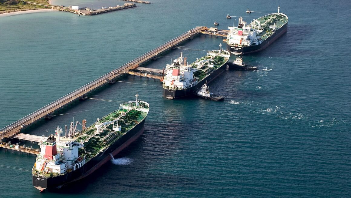 Iran Sees Less Income From Oil And Gas Exports In The Coming Year